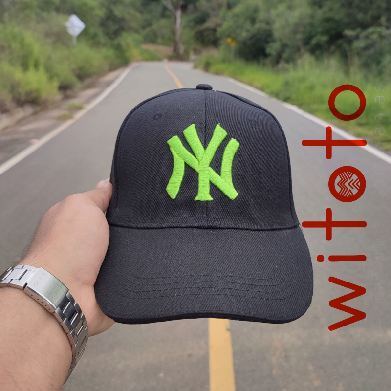 GORRA YANKEES NEGRA LOGO VERDE